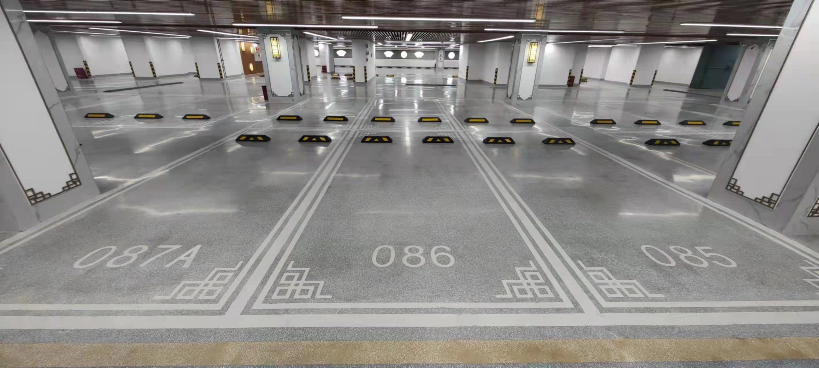 無(wú)機(jī)磨石地坪-地下車(chē)庫(kù)案例圖片