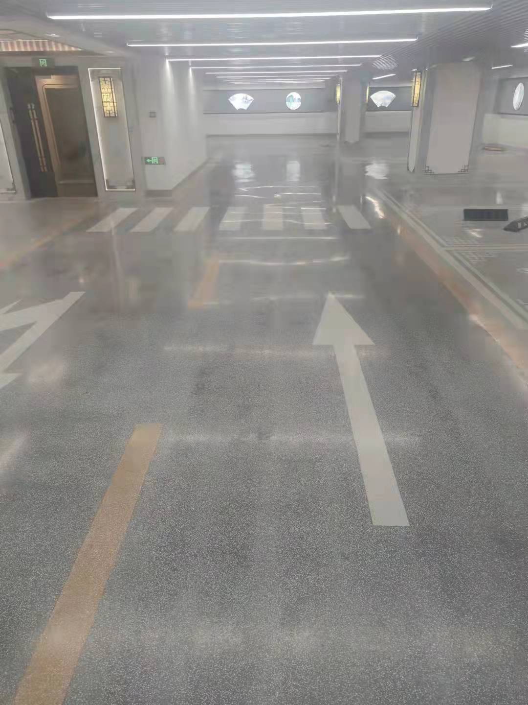 無(wú)機(jī)磨石地坪-地下車(chē)庫(kù)案例圖片