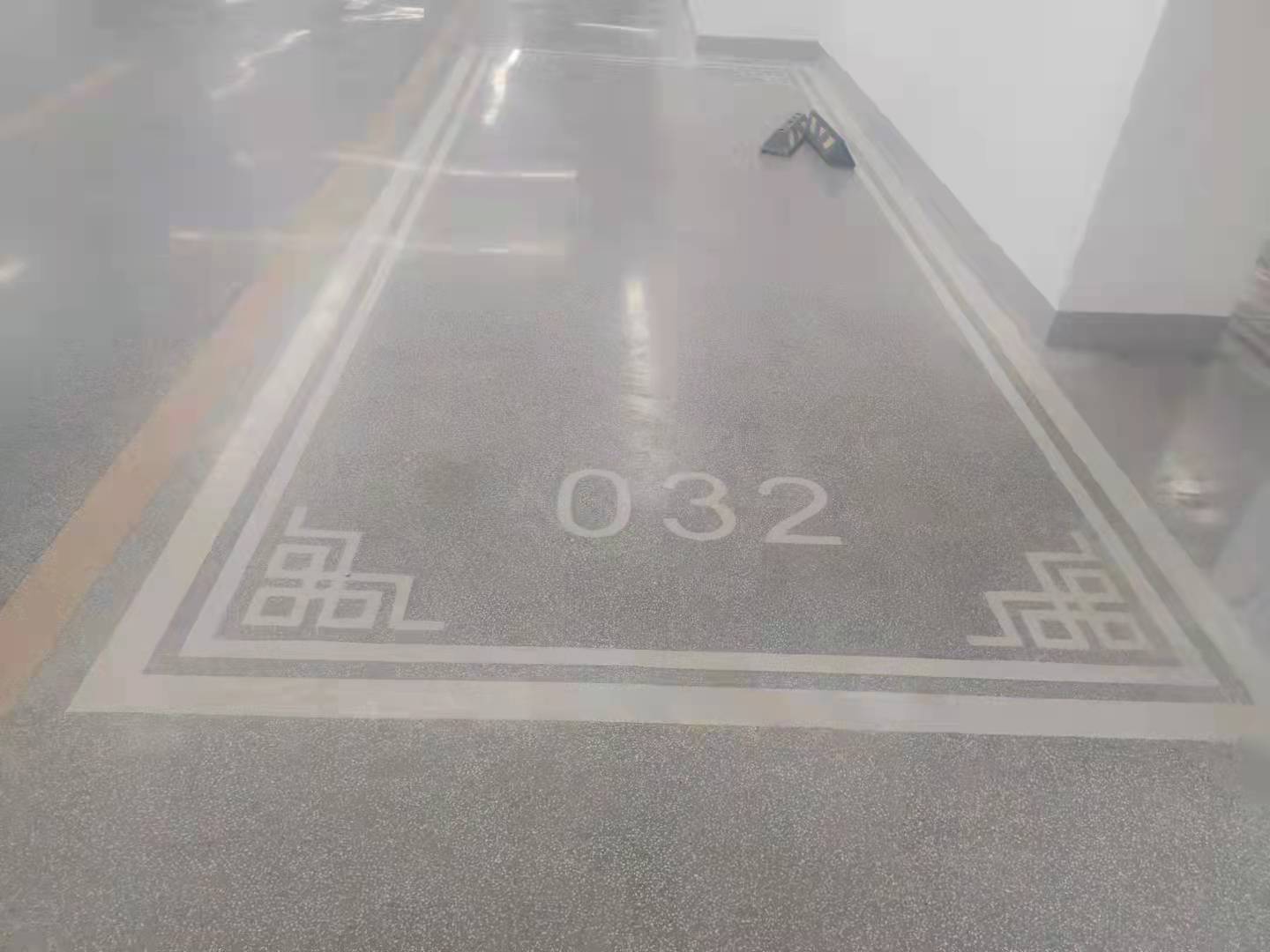 無(wú)機(jī)磨石地坪-地下車(chē)庫(kù)案例圖片